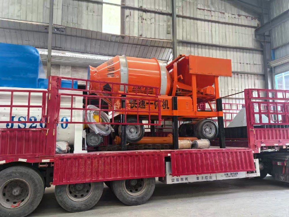 The site of the JS2000 concrete mixer and drum mixer sent by Anshun Machinery to Kazakhstan