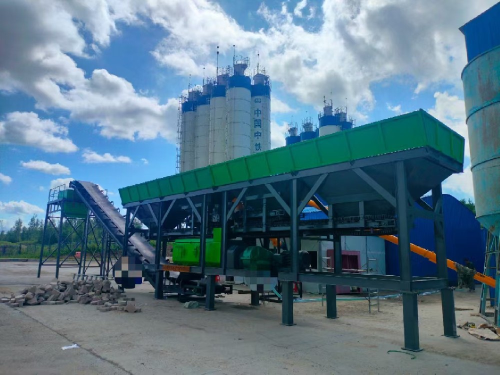 Anshun Machinery at the site of the HZS35 mobile concrete mixing plant in Kyrgyzstan
